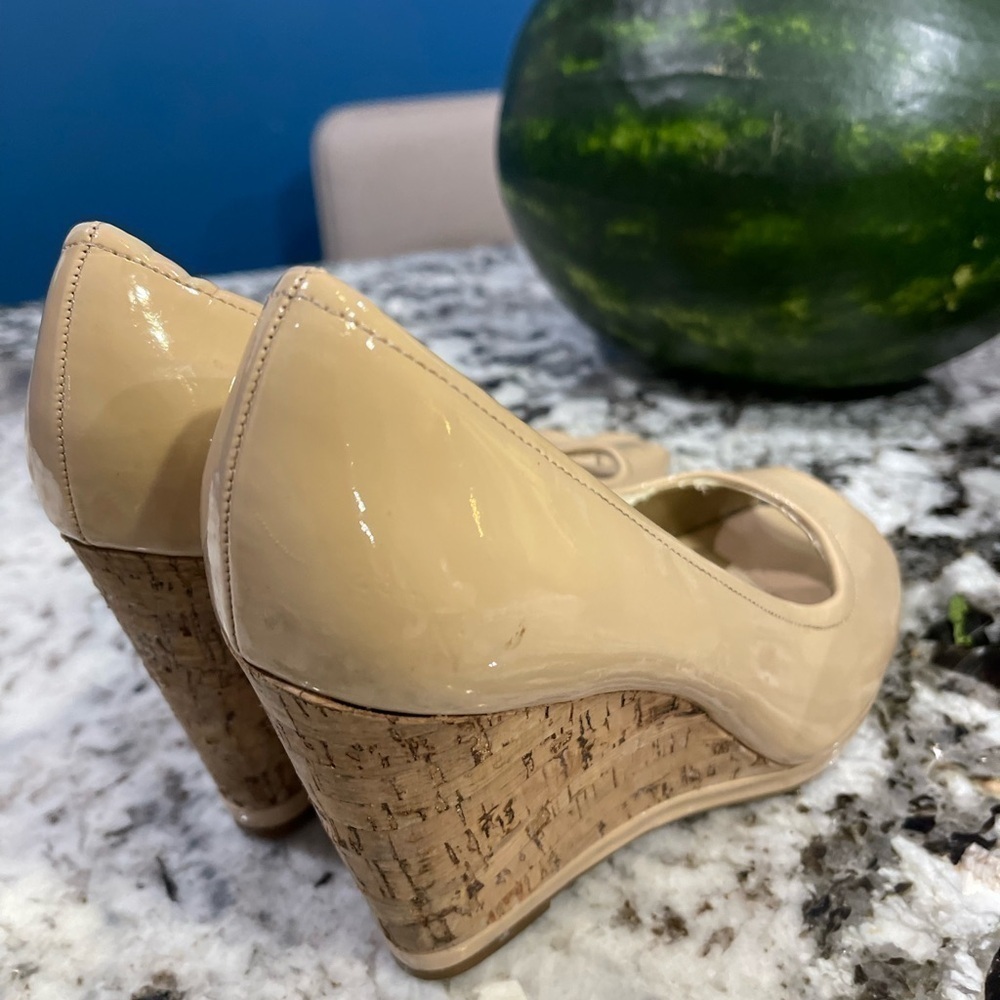 Tahari Clover Nude Cork Wedge Shoes woman’s size 7.5 - Picture 10 of 10